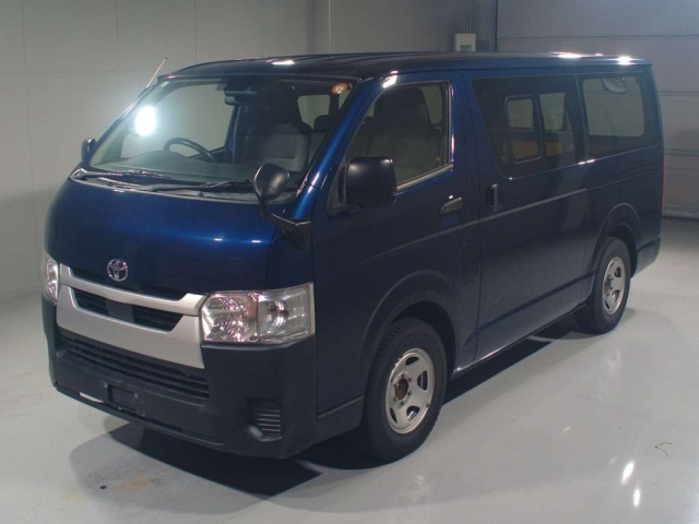 TOYOTA HIACE — фото