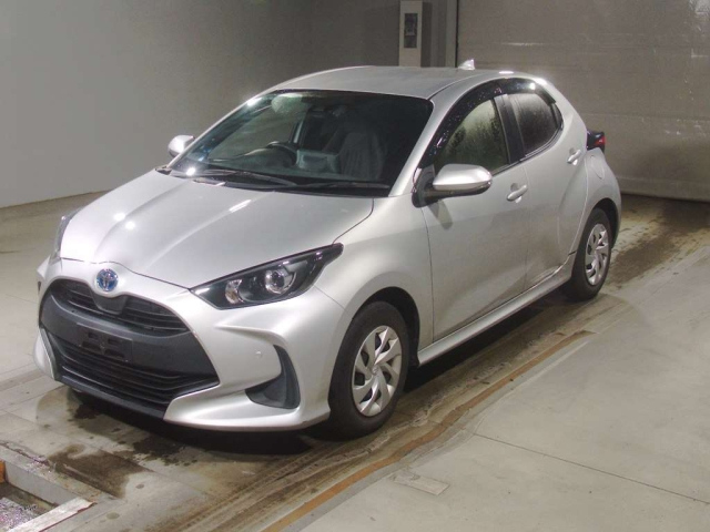 TOYOTA YARIS — фото