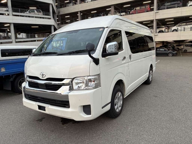 TOYOTA HIACE — фото