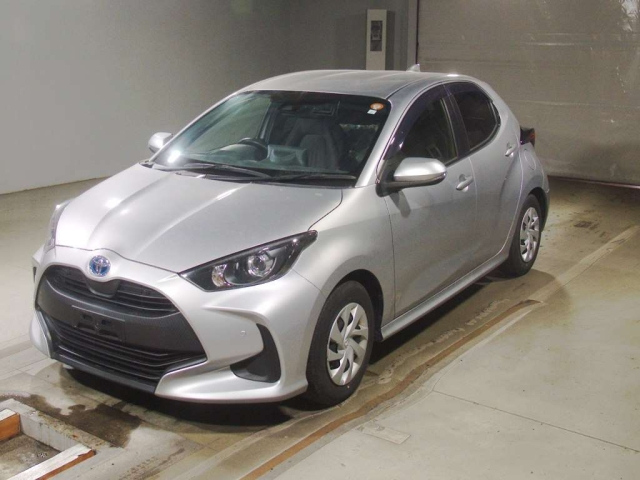 TOYOTA YARIS — фото