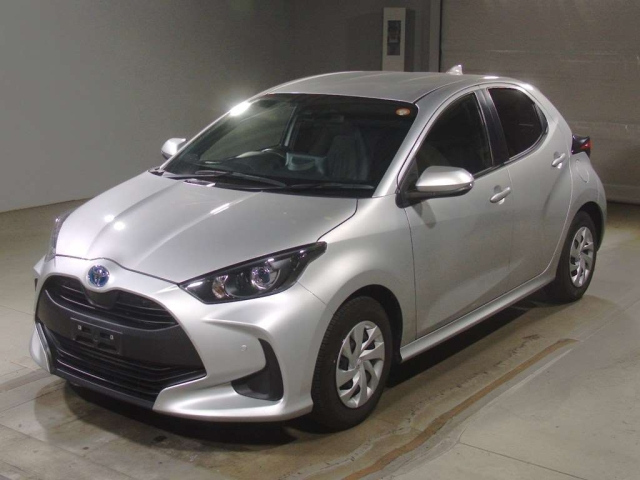 TOYOTA YARIS — фото