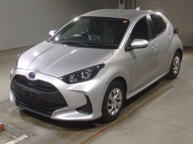 TOYOTA YARIS — фото