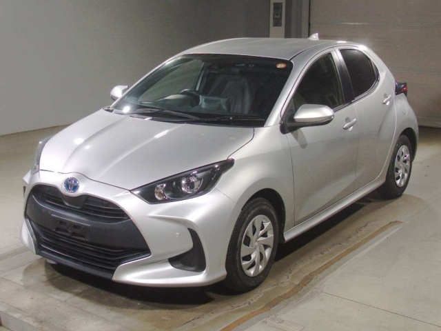TOYOTA YARIS — фото
