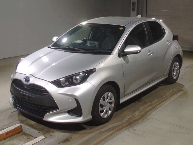 TOYOTA YARIS — фото
