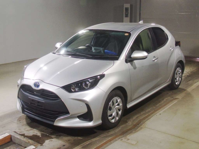 TOYOTA YARIS — фото