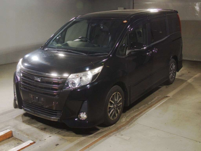 TOYOTA NOAH — фото