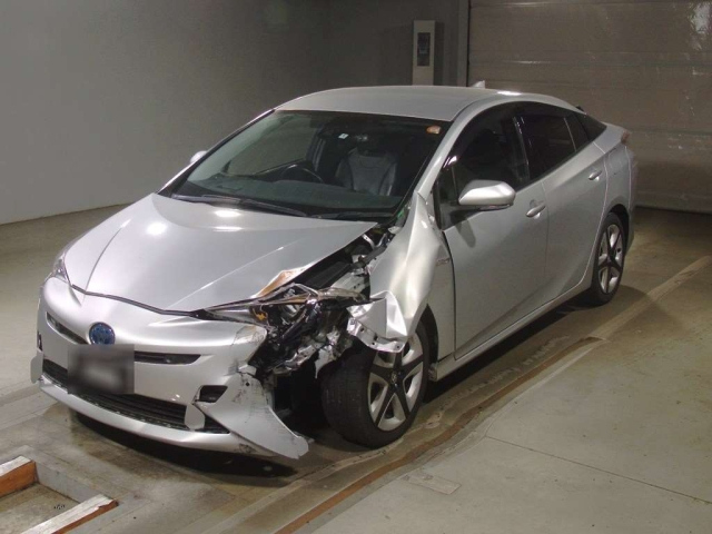 TOYOTA PRIUS — фото