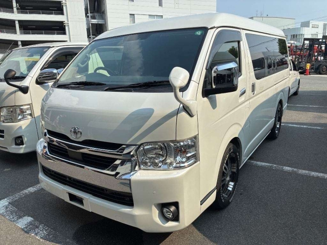 TOYOTA HIACE — фото