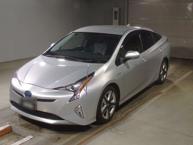 TOYOTA PRIUS — фото