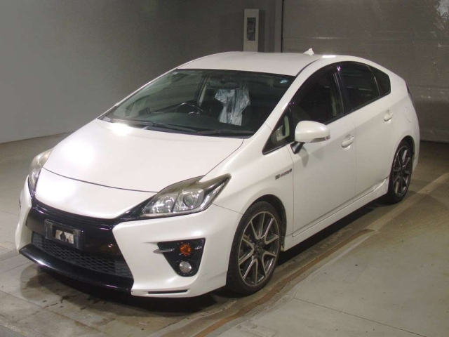 TOYOTA PRIUS — фото