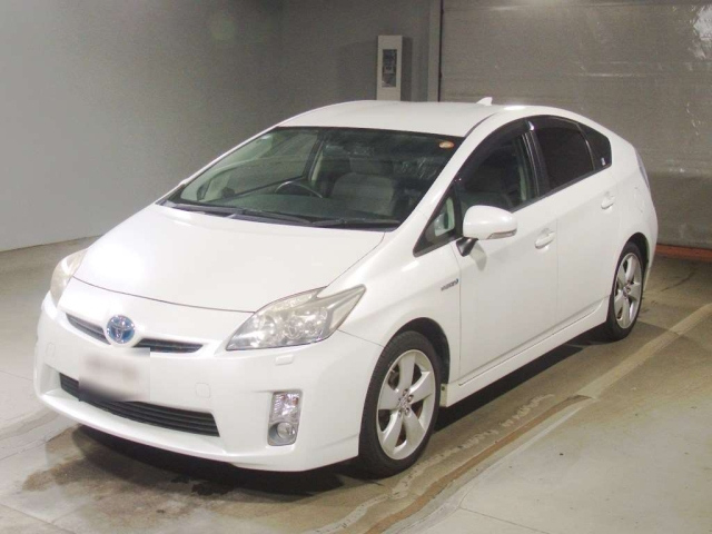TOYOTA PRIUS — фото