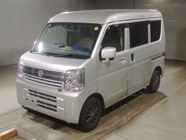 NISSAN CLIPPER — фото