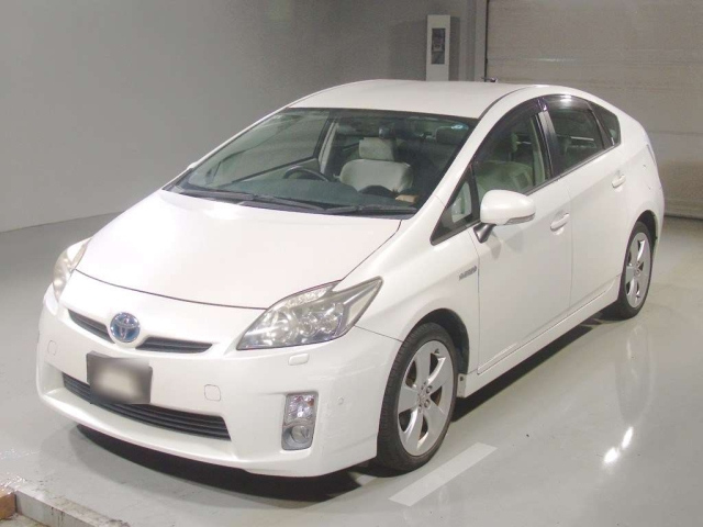 TOYOTA PRIUS — фото