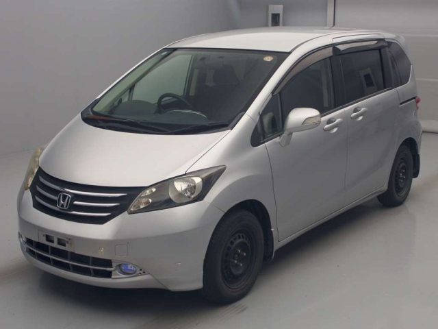 HONDA FREED — фото