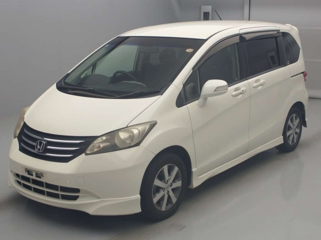 HONDA FREED — фото