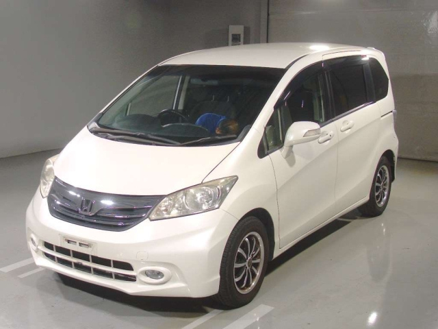 HONDA FREED — фото