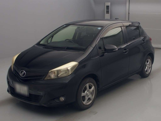 TOYOTA VITZ — фото