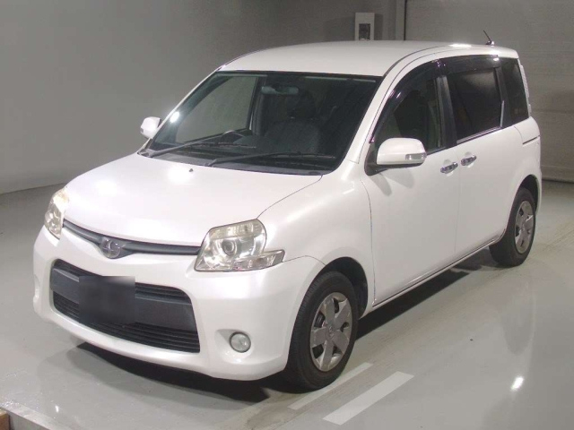TOYOTA SIENTA — фото