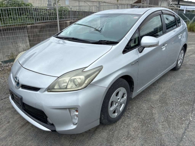 TOYOTA PRIUS — фото