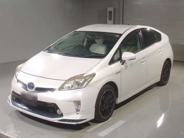 TOYOTA PRIUS — фото