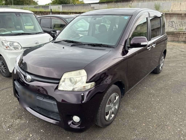 TOYOTA SIENTA — фото