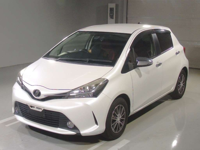 TOYOTA VITZ — фото