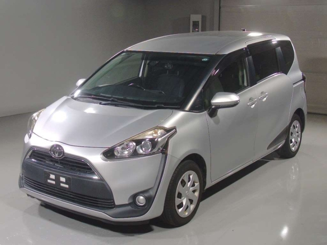 TOYOTA SIENTA — фото
