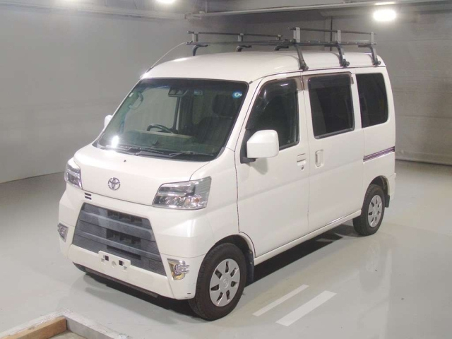 TOYOTA PIXIS — фото