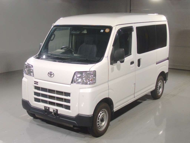 TOYOTA PIXIS — фото