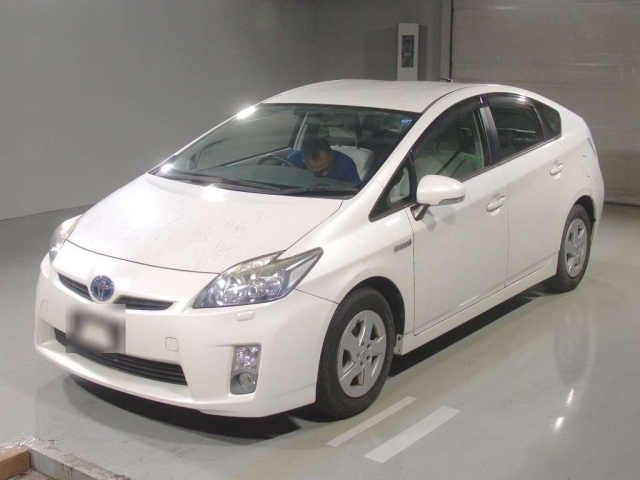 TOYOTA PRIUS — фото