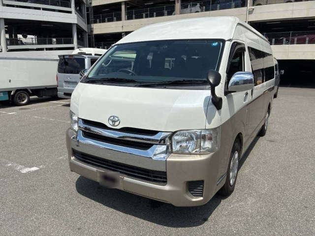TOYOTA HIACE — фото