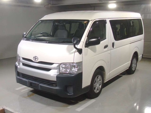 TOYOTA HIACE — фото