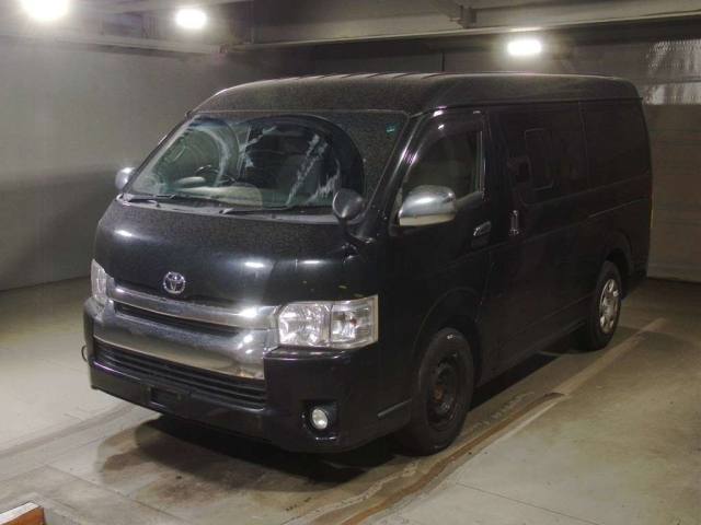 TOYOTA HIACE — фото