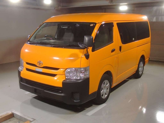 TOYOTA HIACE — фото