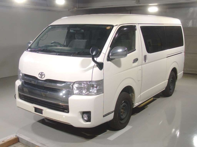 TOYOTA HIACE — фото