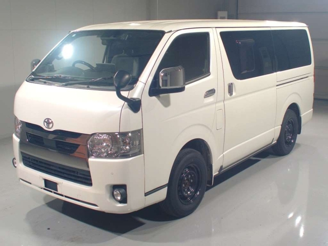 TOYOTA HIACE — фото