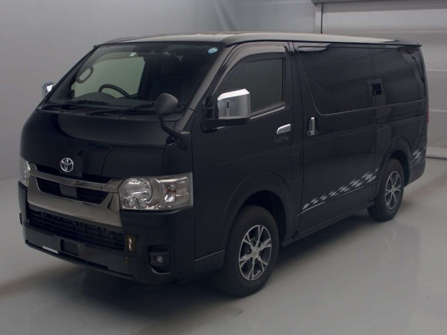 TOYOTA HIACE — фото