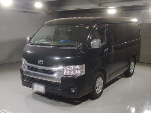 TOYOTA HIACE — фото