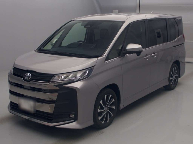 TOYOTA NOAH — фото