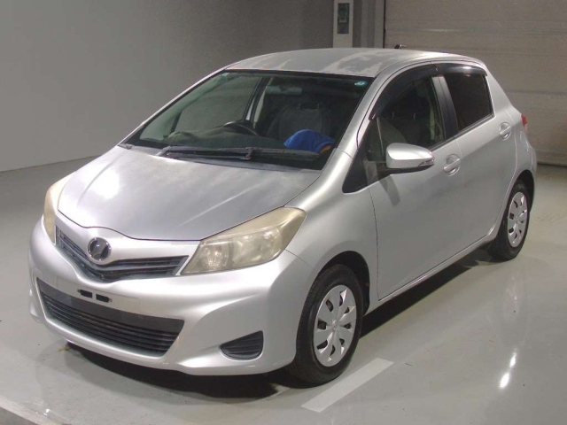 TOYOTA VITZ — фото