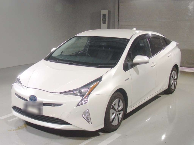 TOYOTA PRIUS — фото