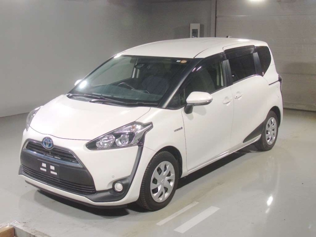TOYOTA SIENTA — фото