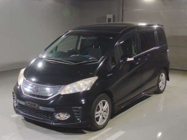 HONDA FREED — фото