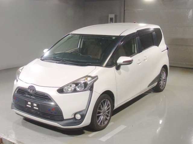 TOYOTA SIENTA — фото