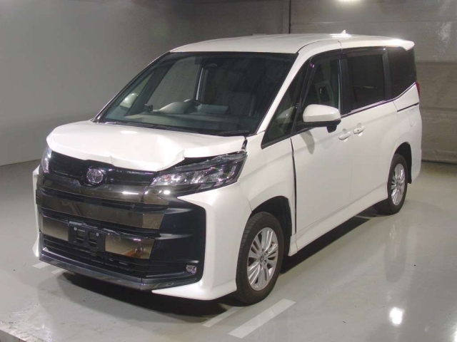 TOYOTA NOAH — фото
