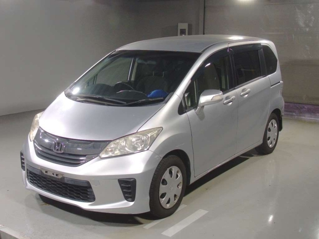 HONDA FREED — фото
