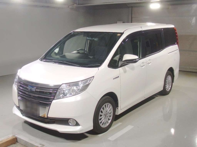 TOYOTA NOAH — фото