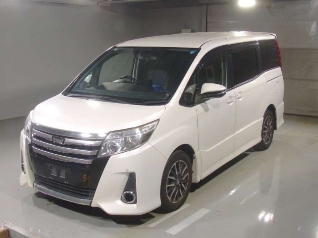 TOYOTA NOAH — фото