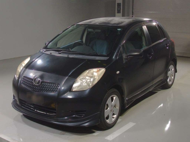 TOYOTA VITZ — фото