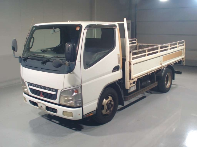 MITSUBISHI CANTER — фото